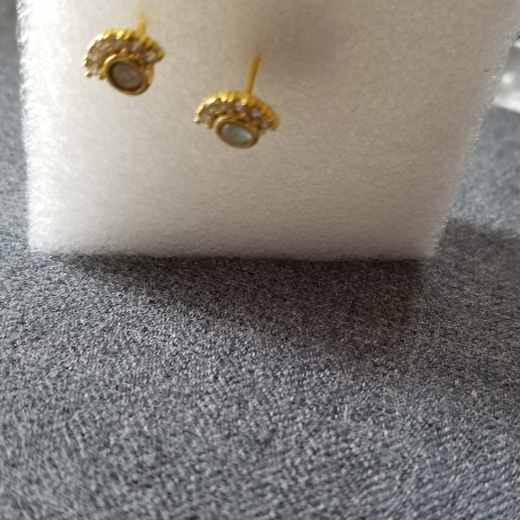 New Gold/Sliver round cut Opal Stud Earrings - Picture 3 of 4